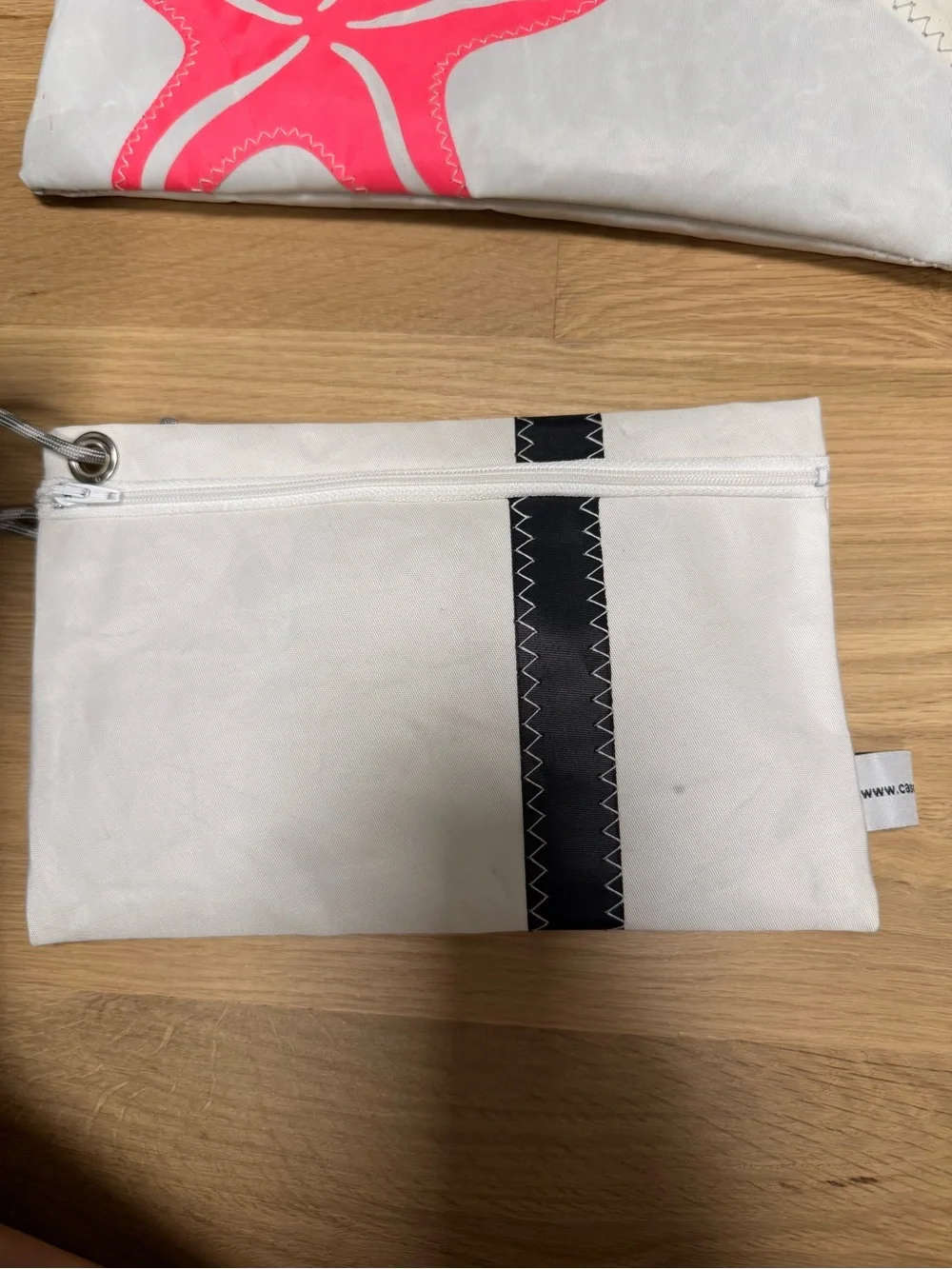 Casco wristlet pouch lot